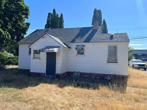 515 N Barker Rd, Greenacres, WA 99016