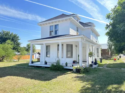 118 W 4th St, Sprague, WA 99032