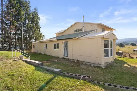 9909 N Mccoy Rd, Newman Lake, WA 99025