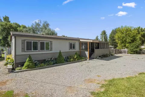 130 E Lake St, Rockford, WA 99030