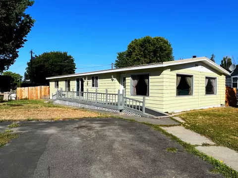203 N 2nd St, Harrington, WA 99134