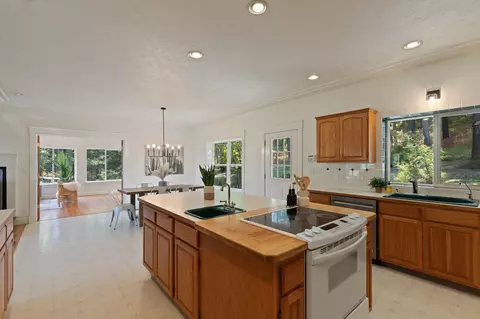 8121 E Bernhill Rd, Colbert, WA 99005 photo 11