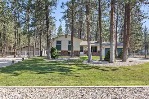 12630 W Sunnyvale Dr, Nine Mile Falls, WA 99026