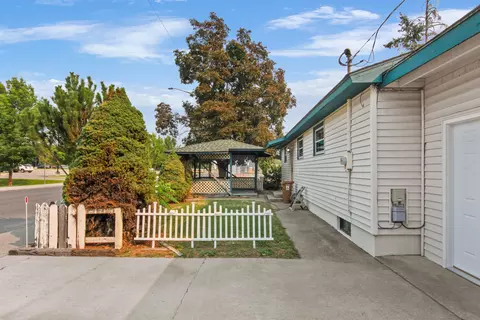 1704 E Hoffman Ave, Spokane, WA 99207 photo 3