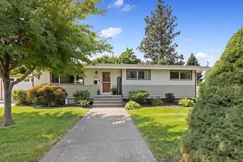 3229 W Holyoke Ave, Spokane, WA 99208