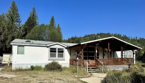 220 S 8th St, Ione, WA 99139