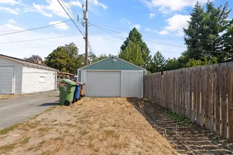 327 E Crown Ave, Spokane, WA 99207 photo 24