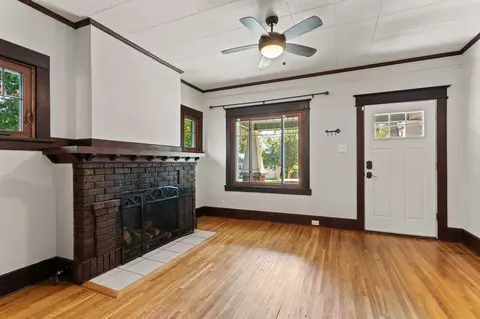 327 E Crown Ave, Spokane, WA 99207 photo 4