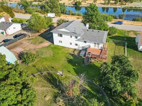 25517 E River Rd, Otis Orchards, WA 99027