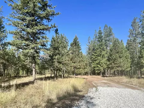 3323 Roitz Rd Hwy, Valley, WA 99181