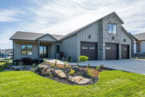 18008 E Apollo Rd, Greenacres, WA 99016