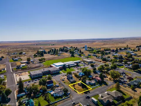 410 SE Anne St, Wilbur, WA 99185