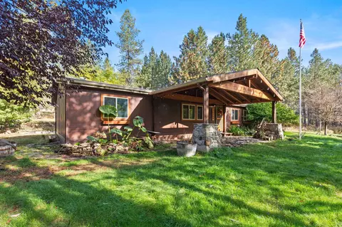 42204 N Darknell Rd, Elk, WA 99009