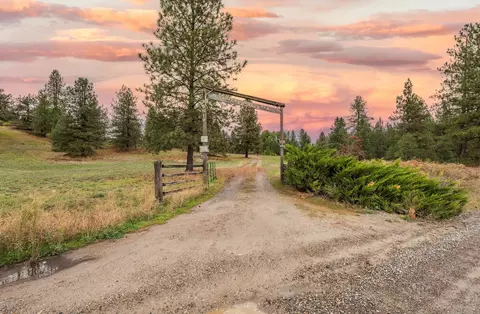 36819 N Valley Rd, Chattaroy, WA 99003