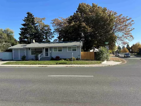 5704 N Maple St, Spokane, WA 99205