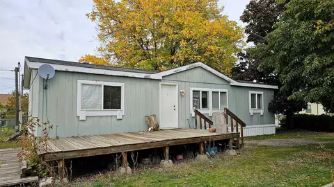 425 N Hodges Rd, Greenacres, WA 99016