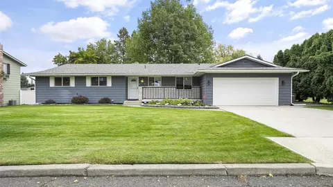 11422 N King Arthur Dr, Spokane, WA 99218