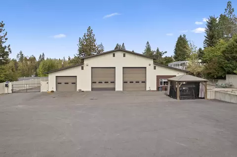 174 NE Stringham Rd, Rockford, WA 99030