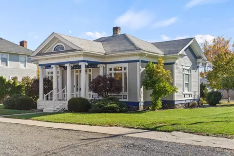 719 Main St, Davenport, WA 99122
