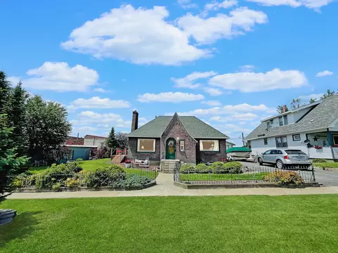 119 N Broadway St, Tekoa, WA 99033