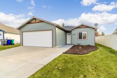 19917 E 1st Ct, Greenacres, WA 99016