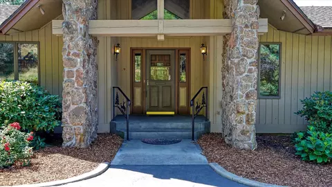 8810 E Golden Hills Rd, Mead, WA 99021