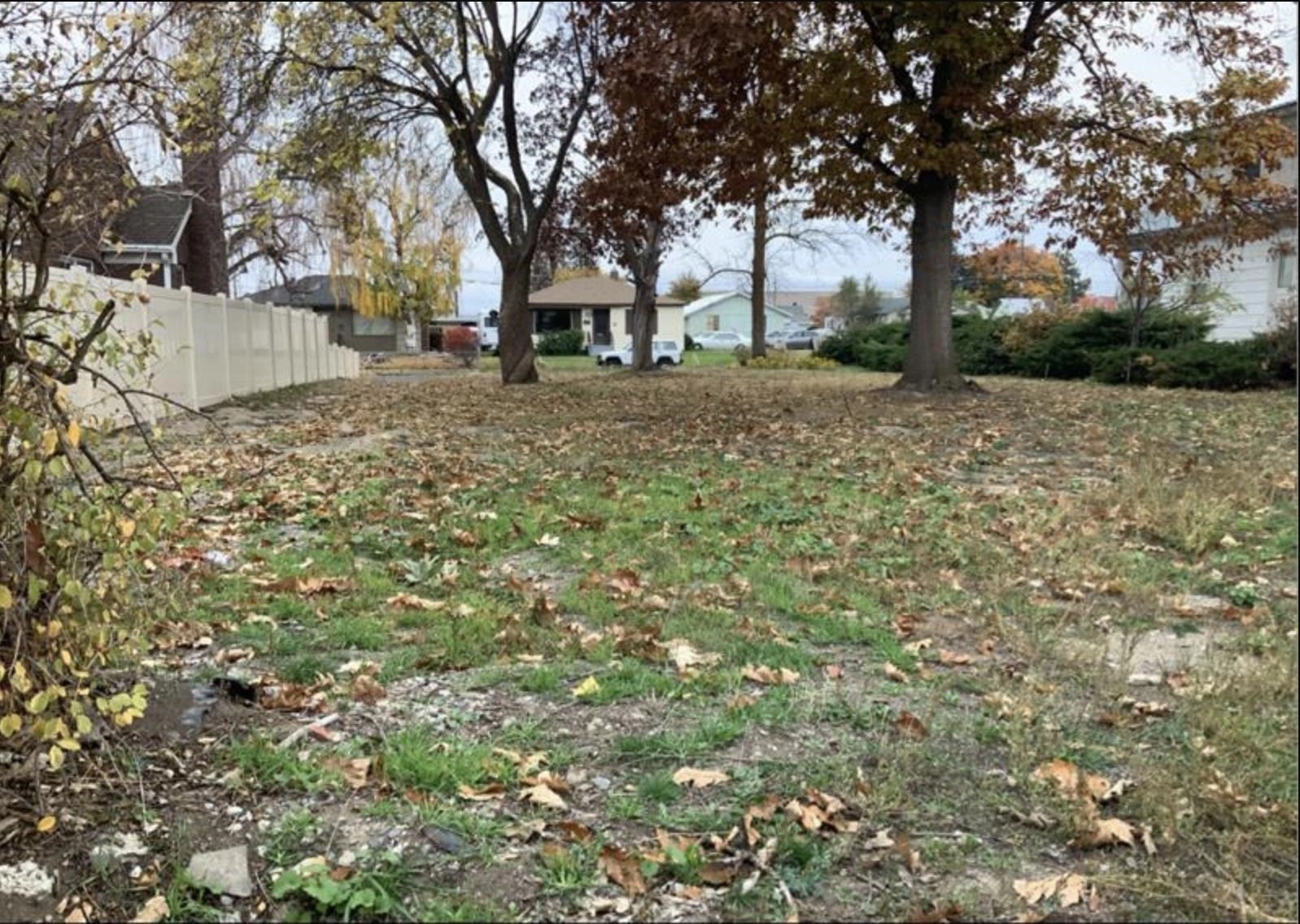 215 E 217 219 Everett Ave