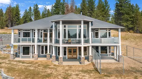 901 Juanita Ln, Elk, WA 99009