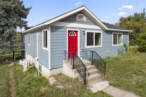 637 N Broadway St, Tekoa, WA 99033
