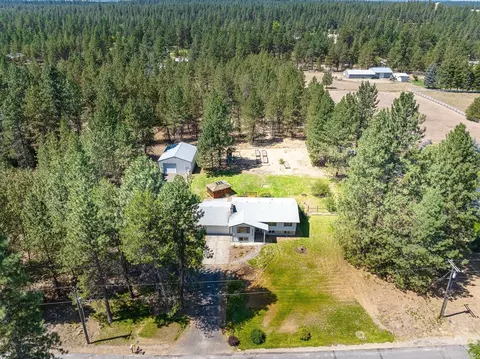 28015 N Cottonwood Rd, Chattaroy, WA 99003