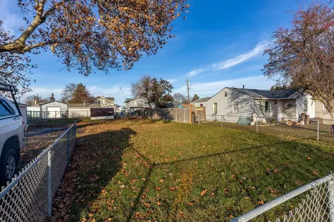 1729 E Crown Ave, Spokane, WA 99207