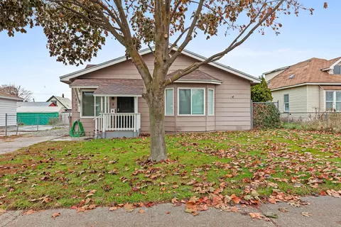 2711 N Crestline St, Spokane, WA 99207