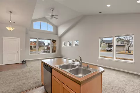 Kitchen - 1810 E Devoe Ave, Spokane, WA 99217 photo 4 of 4