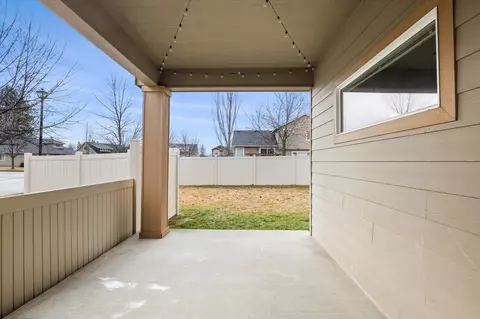 Exterior - 1810 E Devoe Ave, Spokane, WA 99217 photo 5 of 9