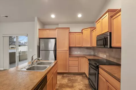 Kitchen - 1810 E Devoe Ave, Spokane, WA 99217 photo 3 of 4