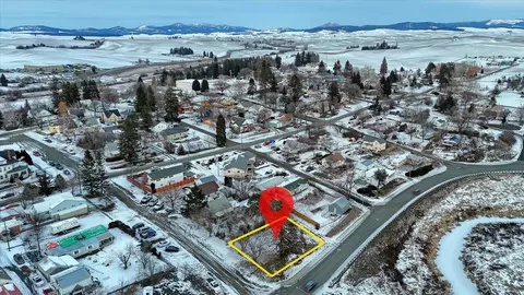 236 S Howard St, Tekoa, WA 99033