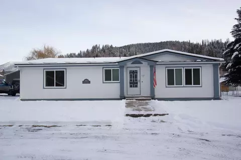 601 Park St, Metaline Falls, WA 99153