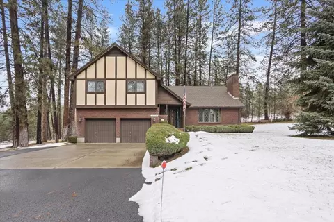 8310 N Pine Meadows Rd, Nine Mile Falls, WA 99026