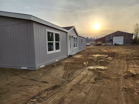 323551 Hwy 2 Hwy, Newport, WA 99156