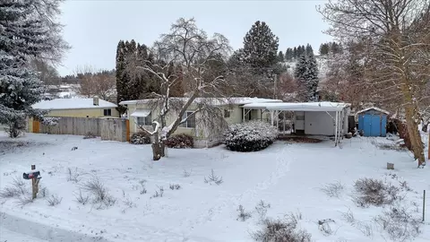 706 Spokane St, Lamont, WA 99017