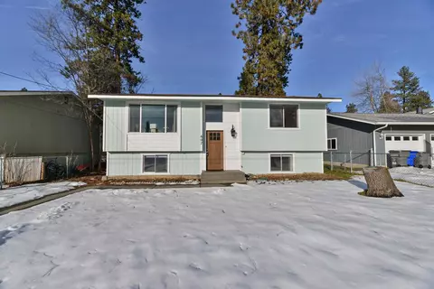 607 E C St, Deer Park, WA 99006