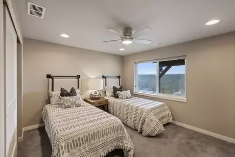 Bedroom - 211 E Wandermere Heights Ln, Spokane, WA 99208 photo 5 of 5