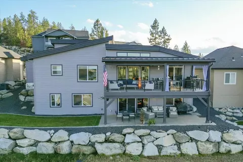 Exterior - 211 E Wandermere Heights Ln, Spokane, WA 99208 photo 6 of 7