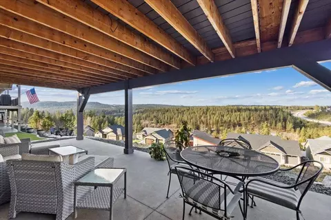 Exterior - 211 E Wandermere Heights Ln, Spokane, WA 99208 photo 5 of 7