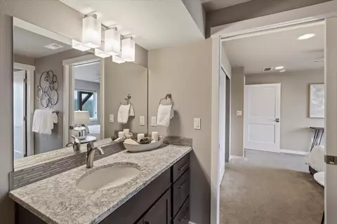 Bath - 211 E Wandermere Heights Ln, Spokane, WA 99208 photo 4 of 5