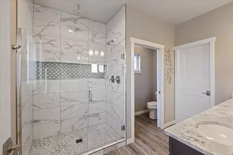 Bath - 211 E Wandermere Heights Ln, Spokane, WA 99208 photo 2 of 5