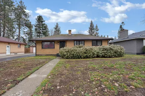 1304 E 37th Ave, Spokane, WA 99203 photo 2