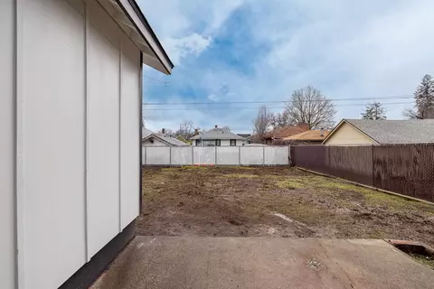 808 E Longfellow Ave, Spokane, WA 99207 photo 18