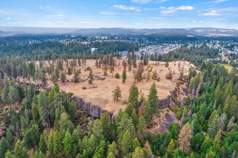 1404 E Riverview Dr, Colbert, WA 99005