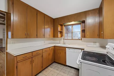 Kitchen - 3408 E 29th Ave, Spokane, WA 99223 photo 2 of 2